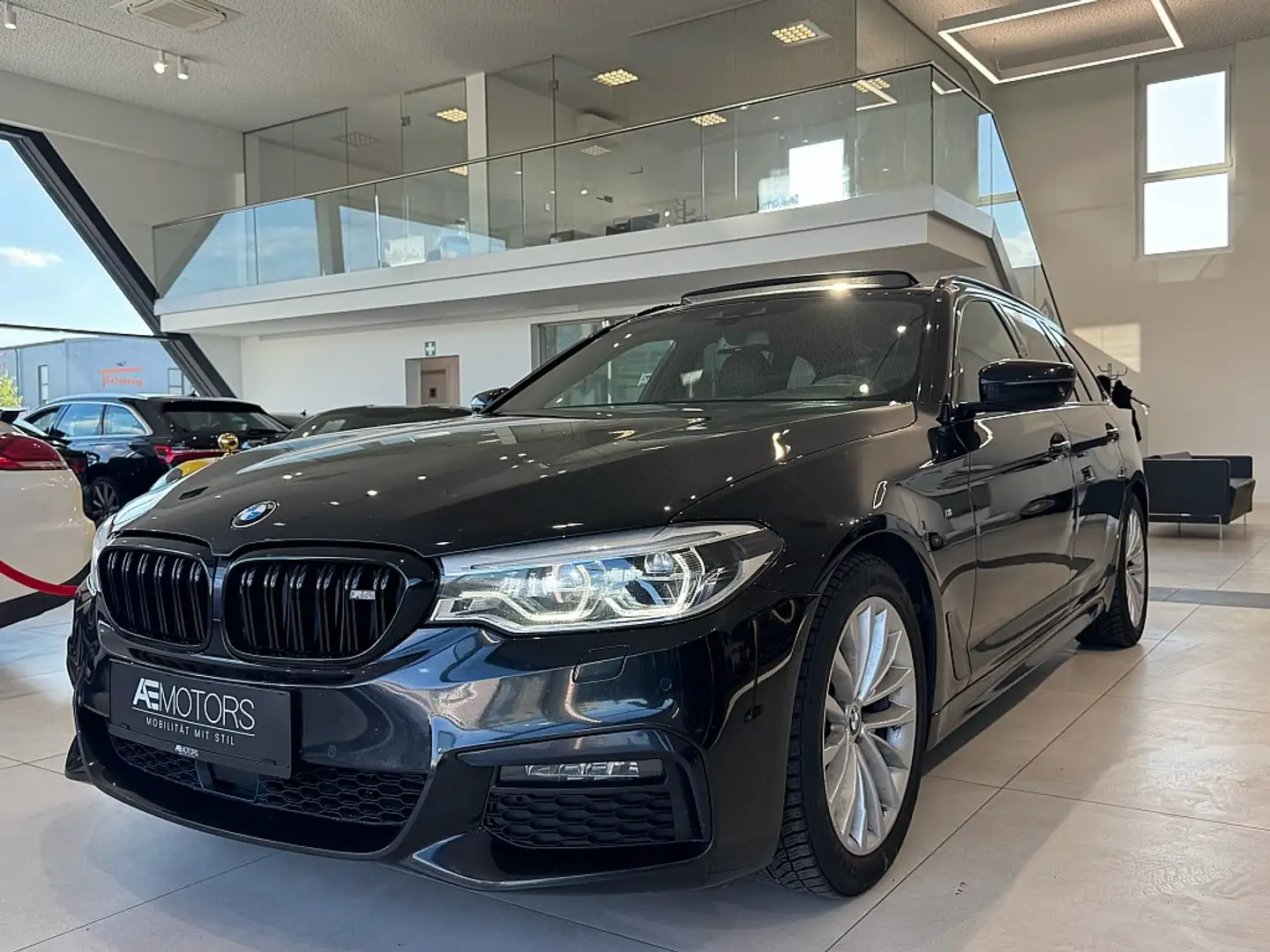 BMW 520 d xDrive Touring Aut. // AB WERK M-PAKET // PAN... Schwarz - 1