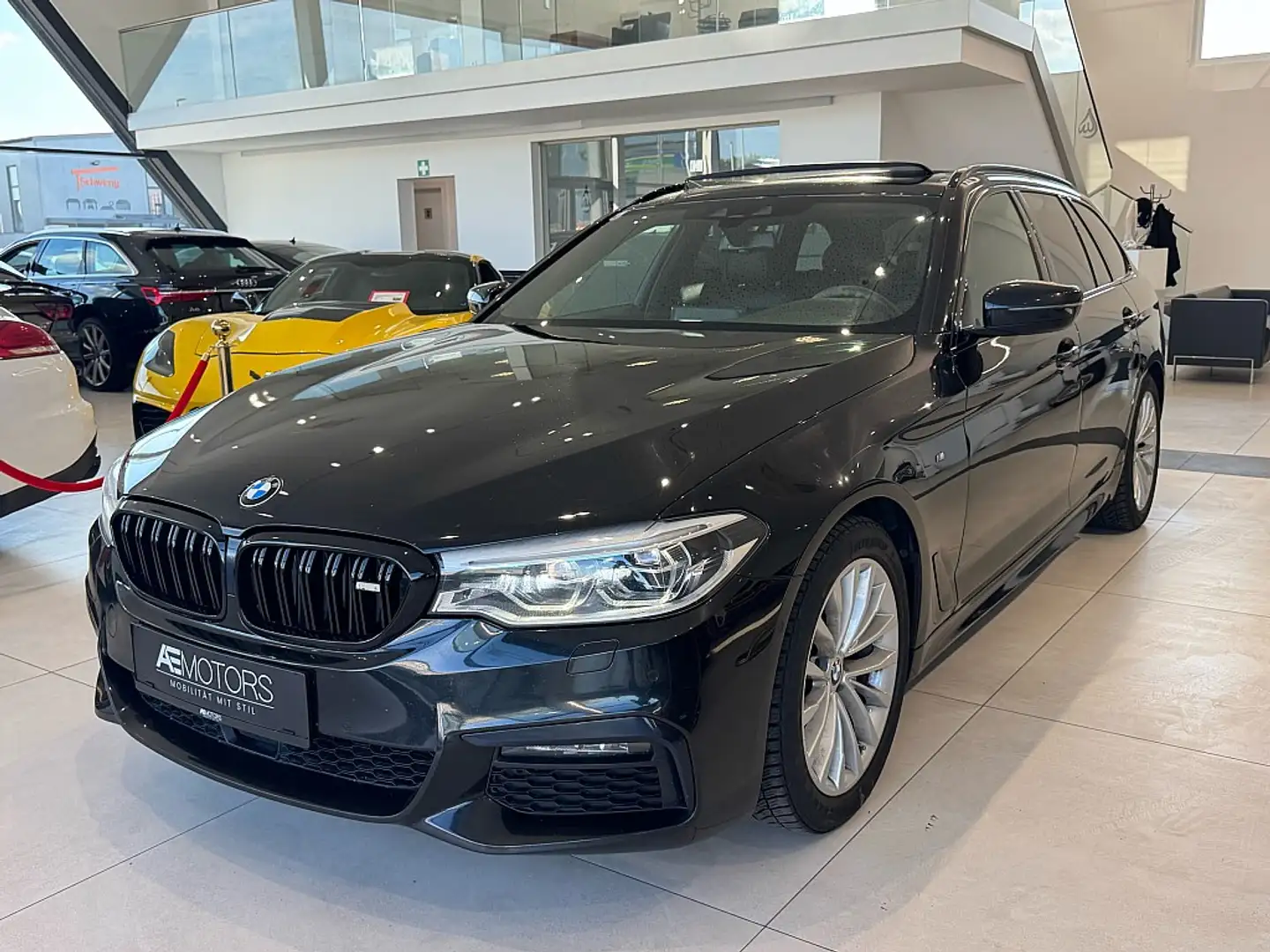 BMW 520 d xDrive Touring Aut. // AB WERK M-PAKET // PAN... Schwarz - 2