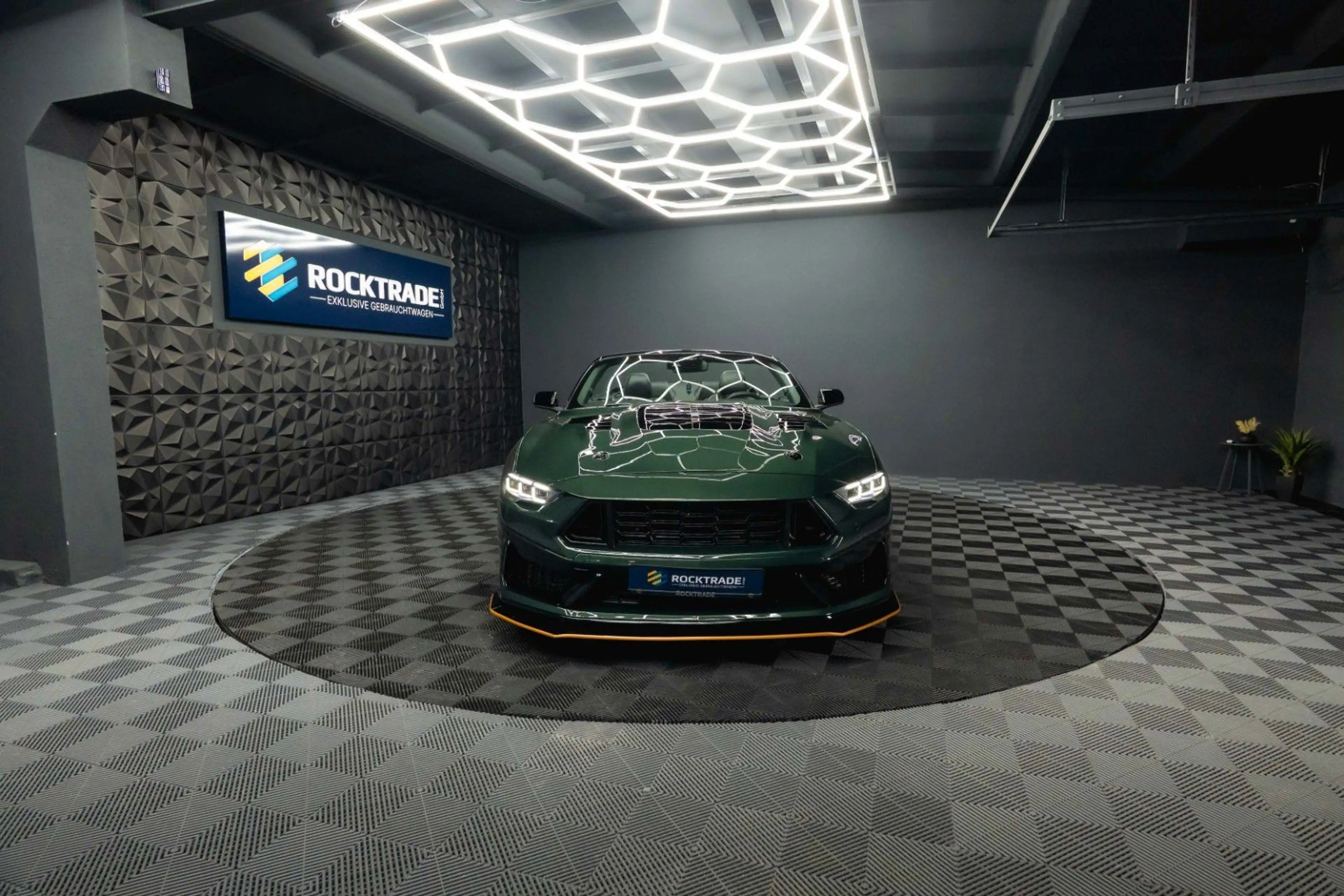 Ford Mustang Cabrio DARK HORSE RockTrade Edition 19% — photo 4