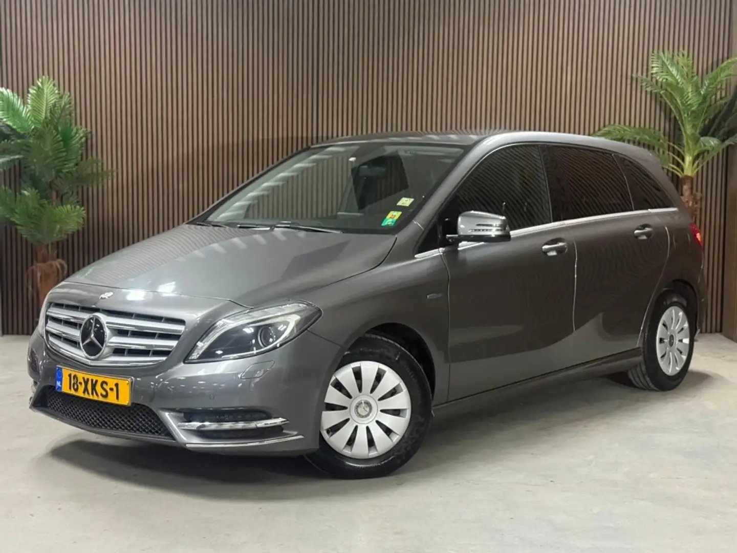 Mercedes-Benz B 180 Ambition Grijs - 1