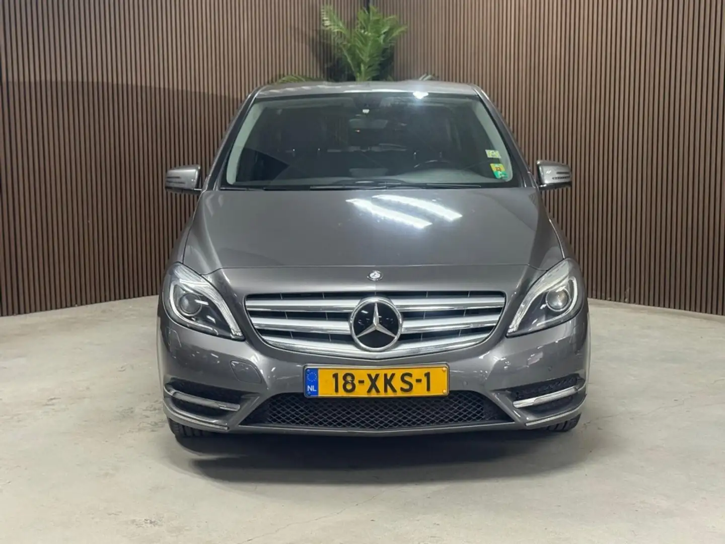 Mercedes-Benz B 180 Ambition Grijs - 2