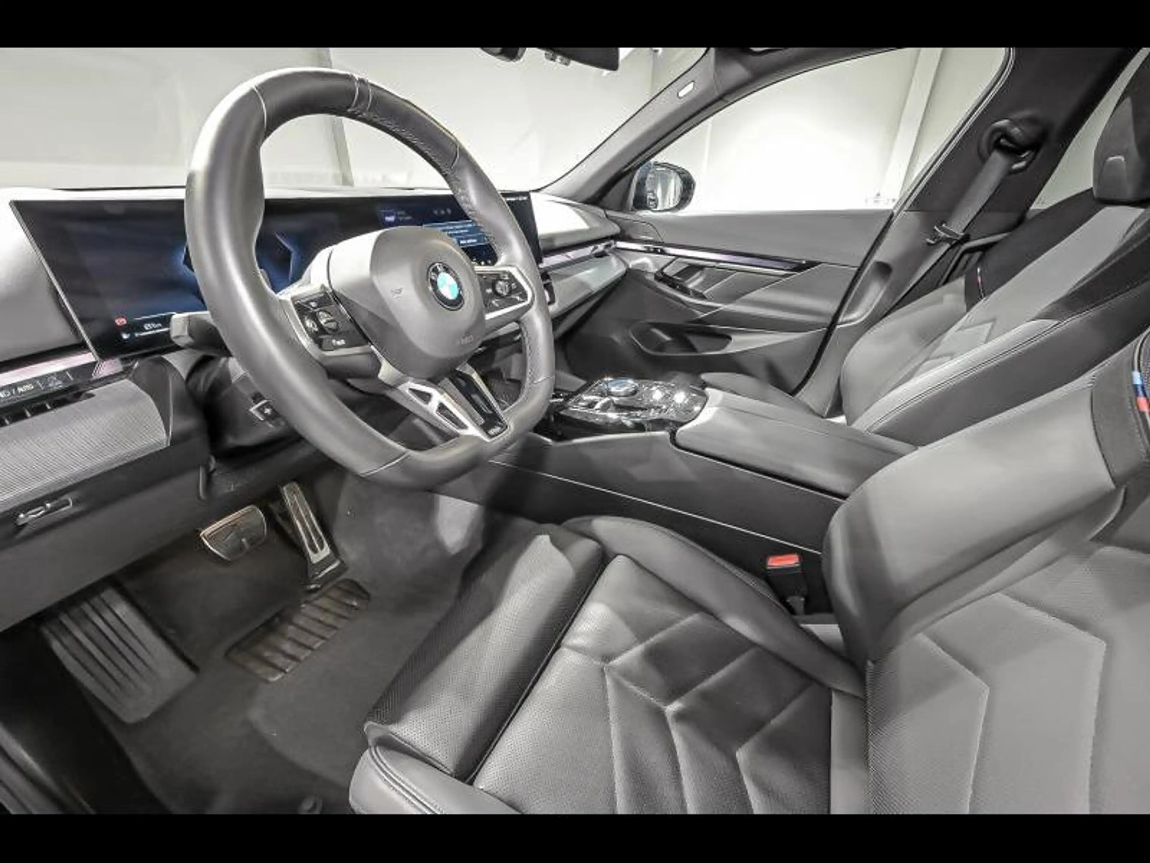 BMW 520 i Berline - MPACK|DASS+|360CAM|HUD|H&K| — photo 6