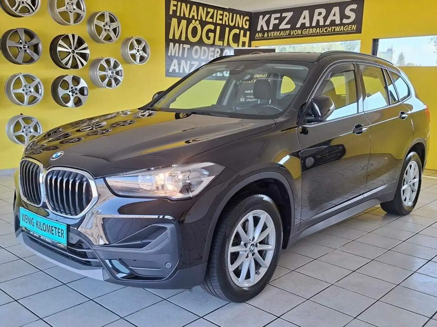BMW X1 sDrive18d Advantage, PDC, RFK, NAVI, SITZHEIZ. Schwarz - 1