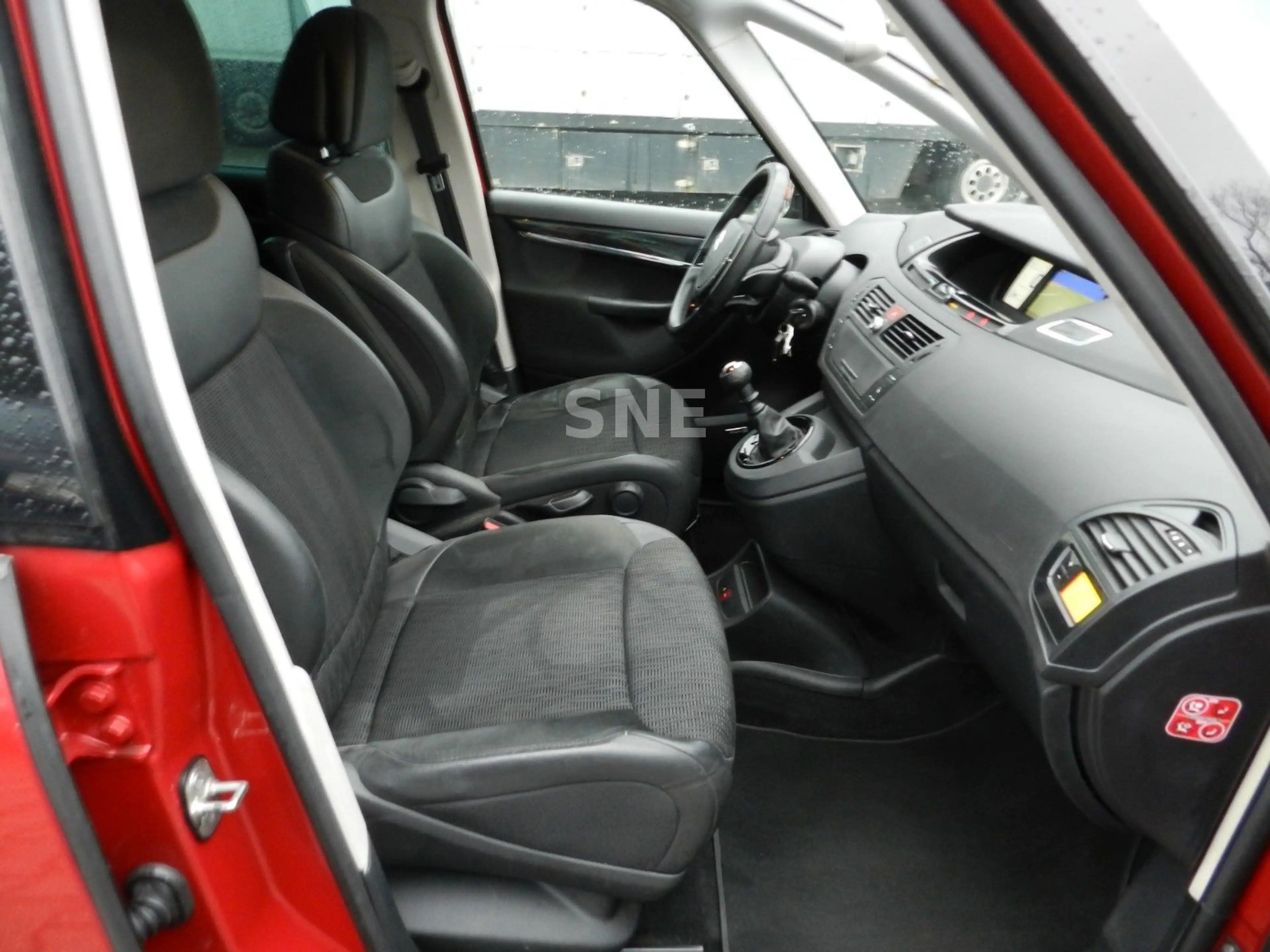 Citroen Grand C4 Picasso Exclusive — photo 12