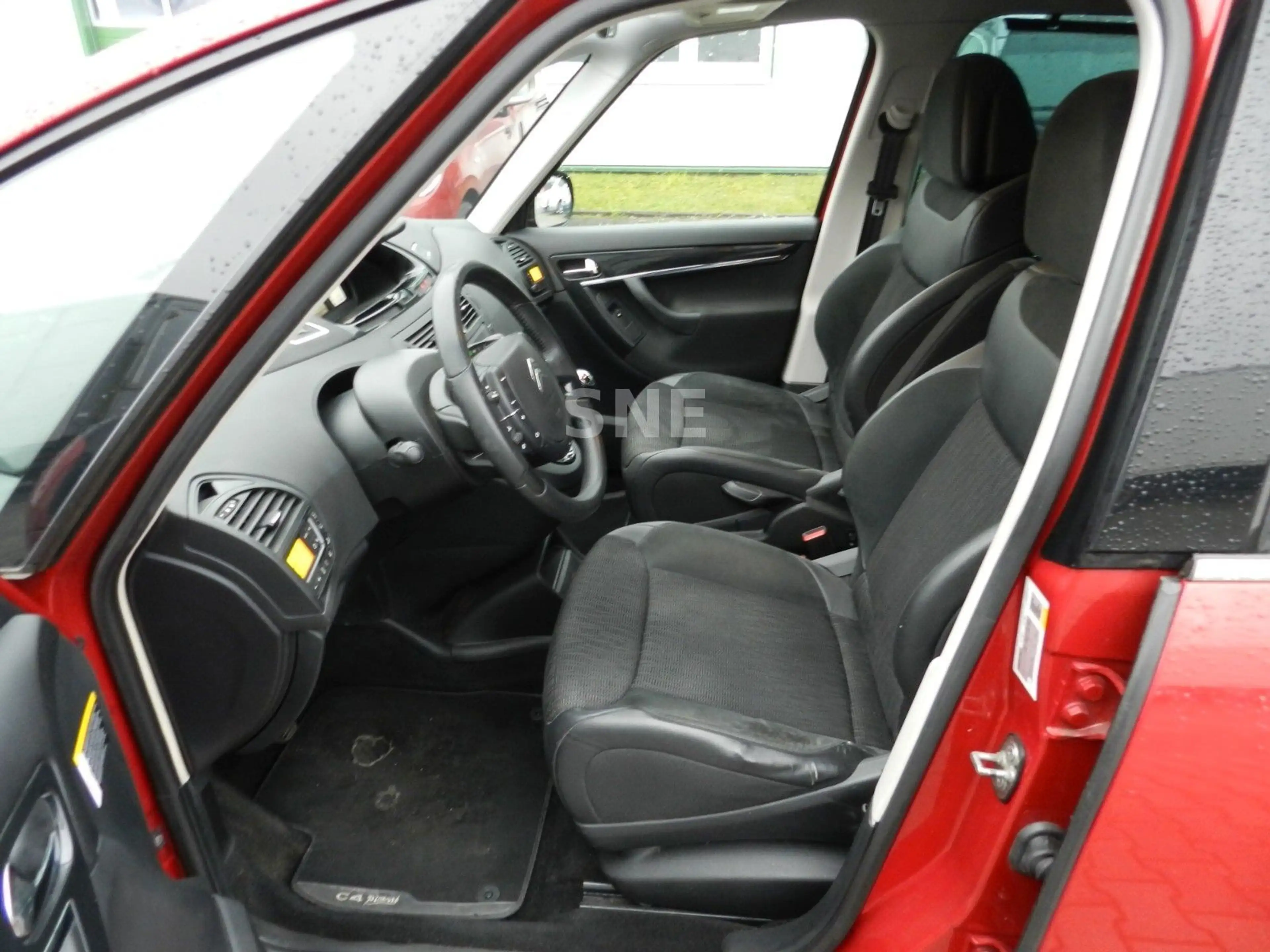 Citroen Grand C4 Picasso Exclusive — photo 10