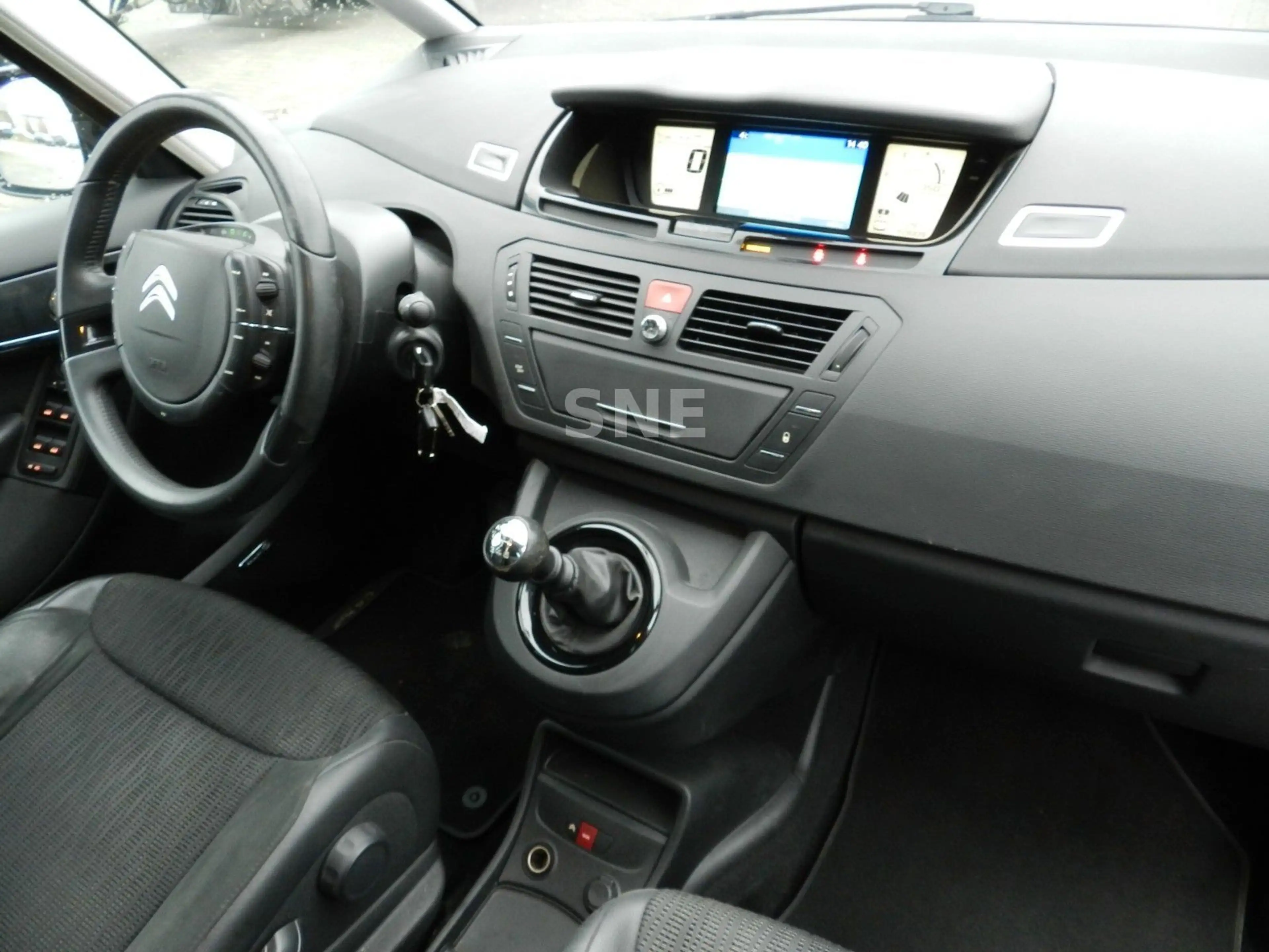Citroen Grand C4 Picasso Exclusive — photo 11