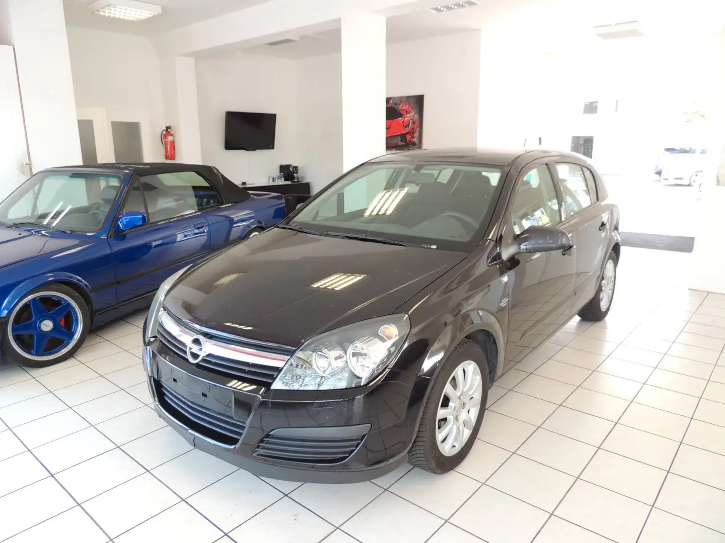 Opel Astra H Lim. Basis Schwarz - 1