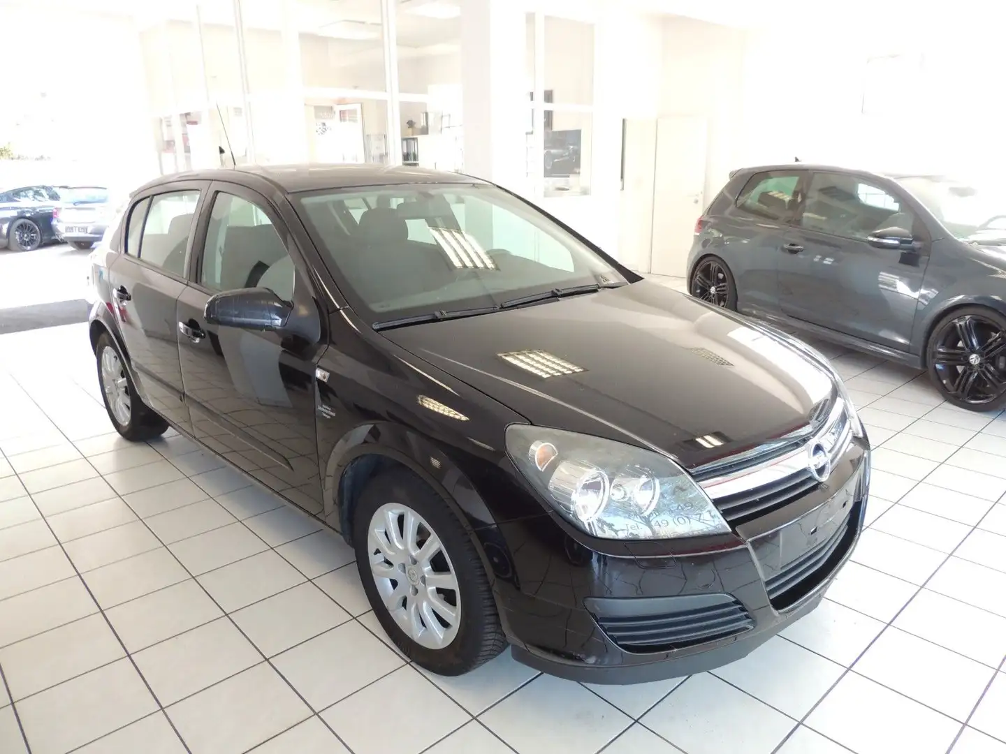 Opel Astra H Lim. Basis Schwarz - 2