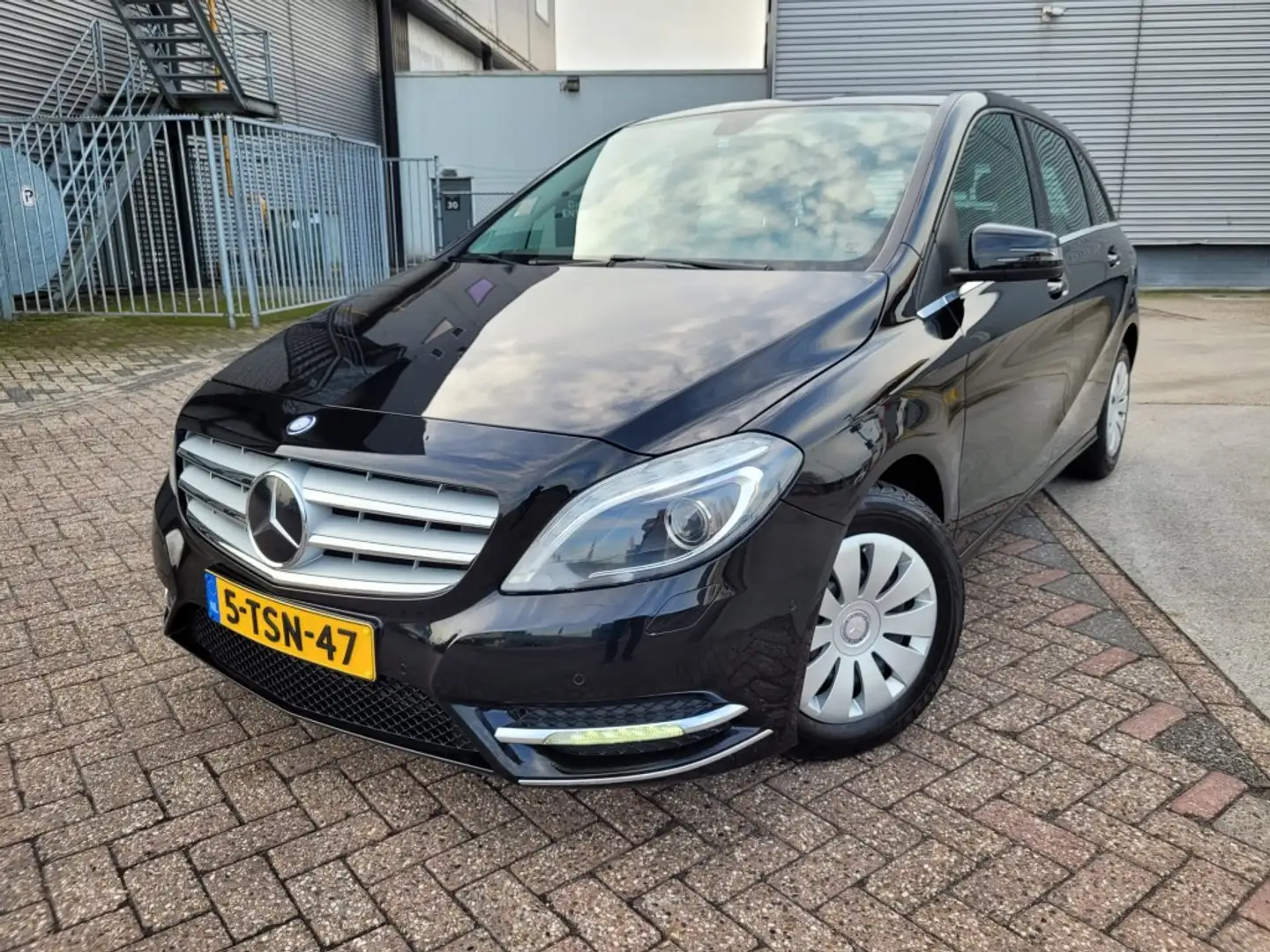 Mercedes-Benz B 180 Ambition Leer, Automaat Schwarz - 1