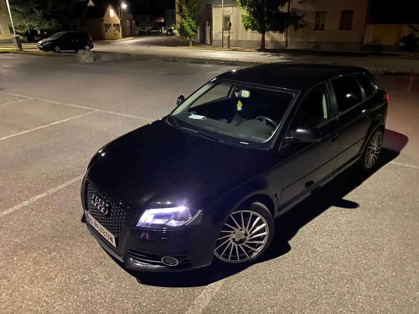 Audi A3 S Line Schwarz - 2