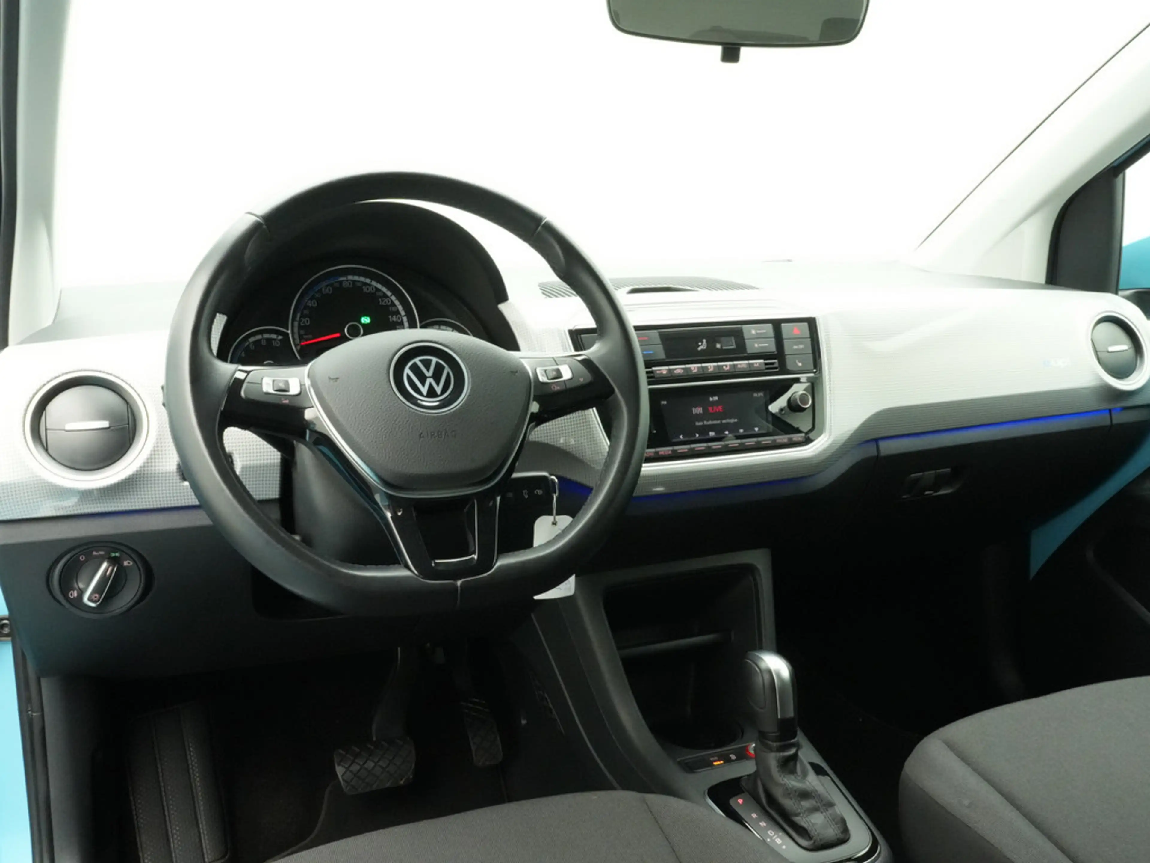 Volkswagen e-up! Edition PDC SHZ KAM PORT NAVI — photo 4