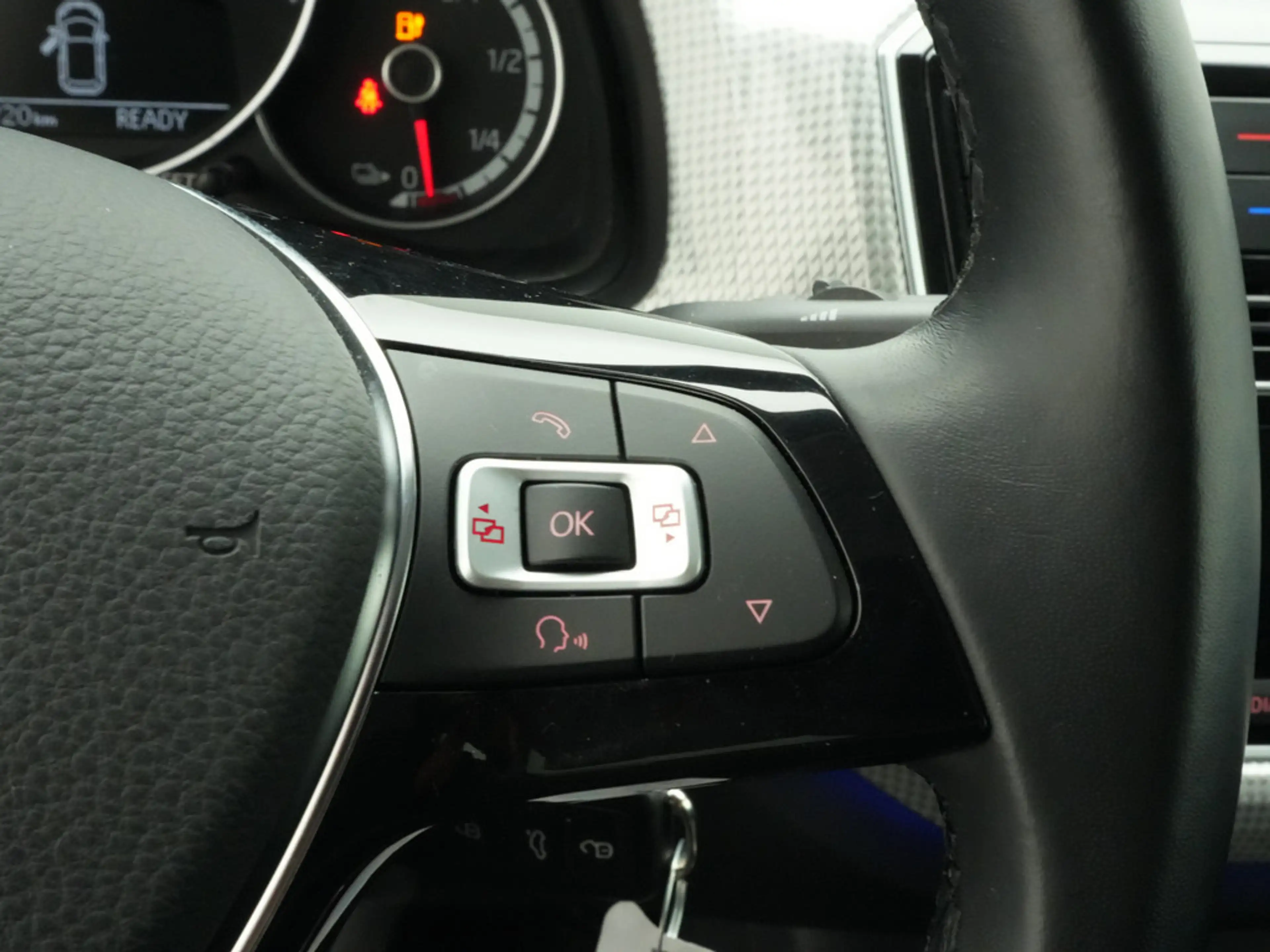 Volkswagen e-up! Edition PDC SHZ KAM PORT NAVI — photo 11
