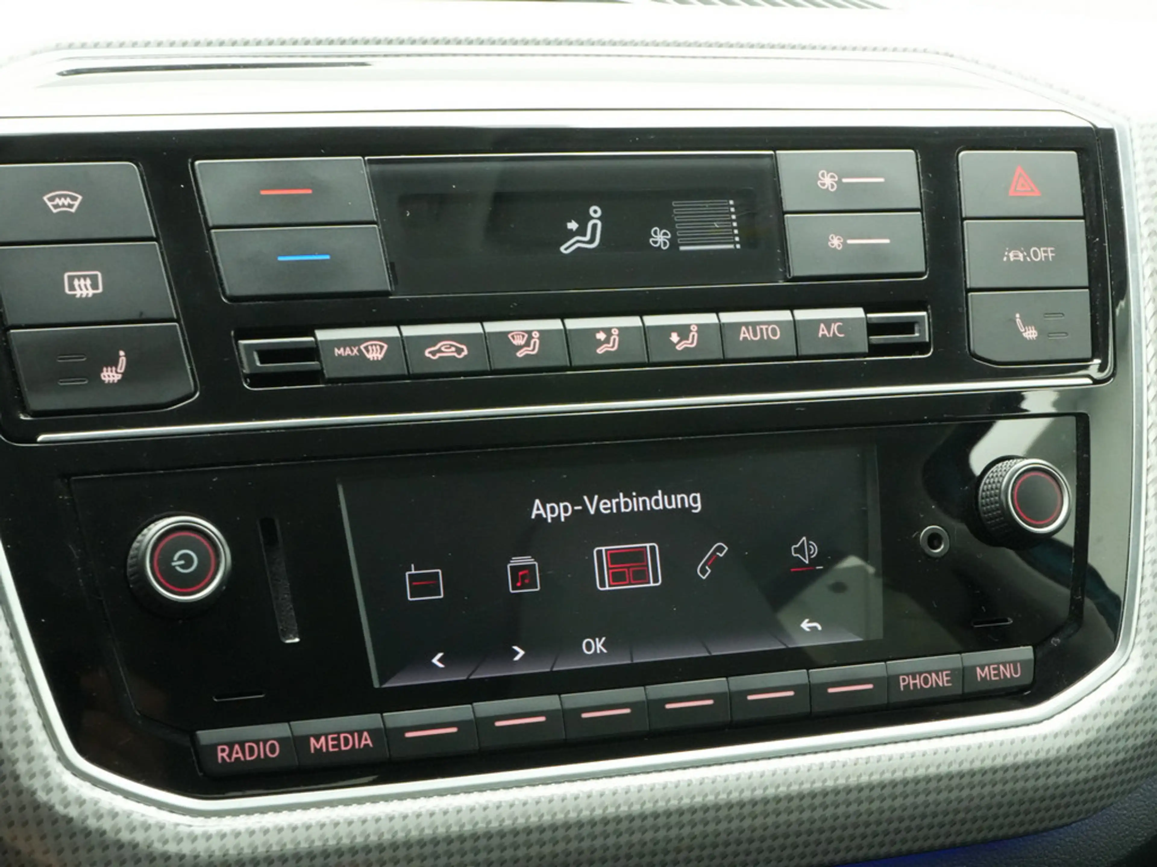Volkswagen e-up! Edition PDC SHZ KAM PORT NAVI — photo 8