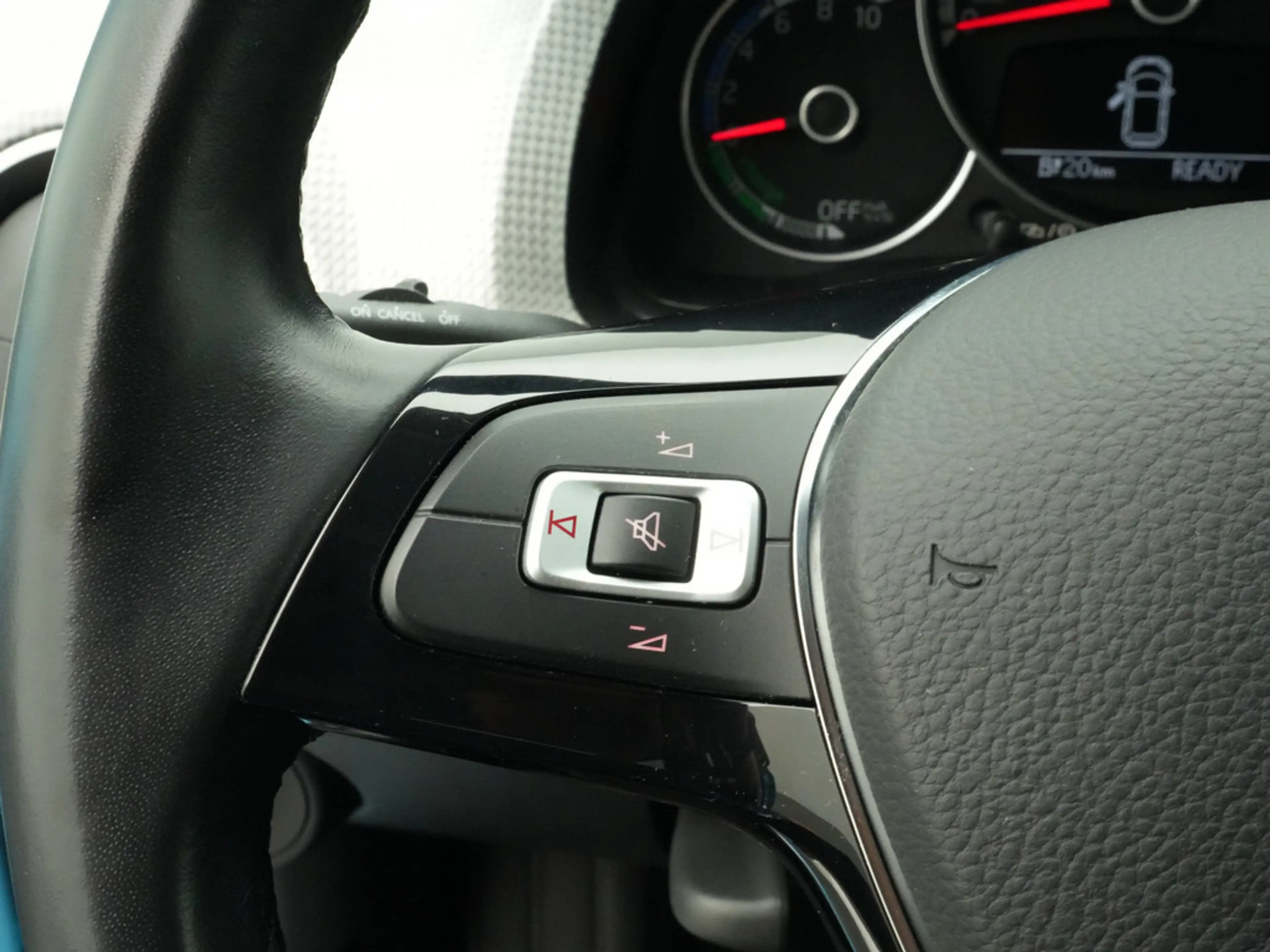 Volkswagen e-up! Edition PDC SHZ KAM PORT NAVI — photo 5