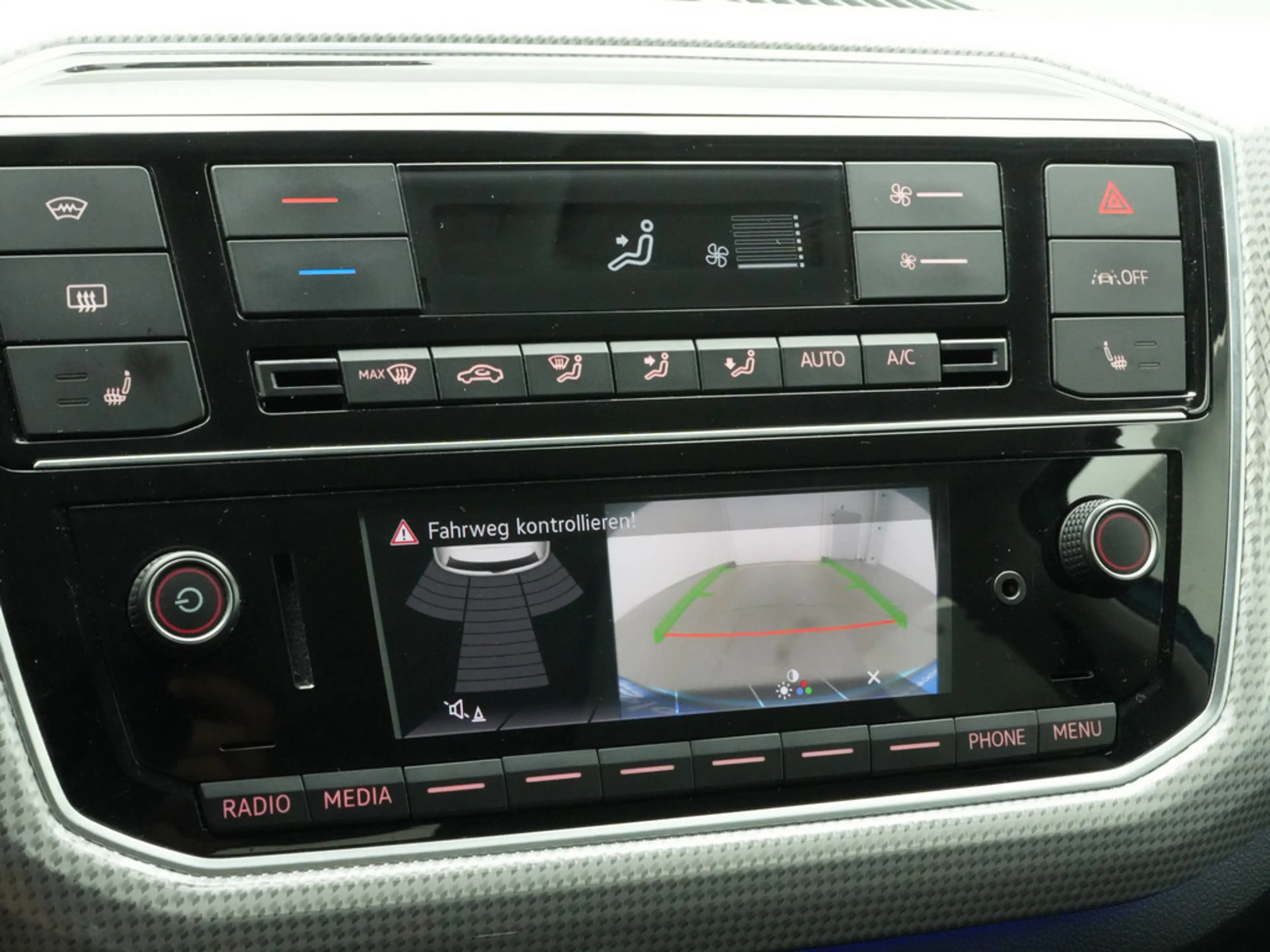 Volkswagen e-up! Edition PDC SHZ KAM PORT NAVI — photo 7
