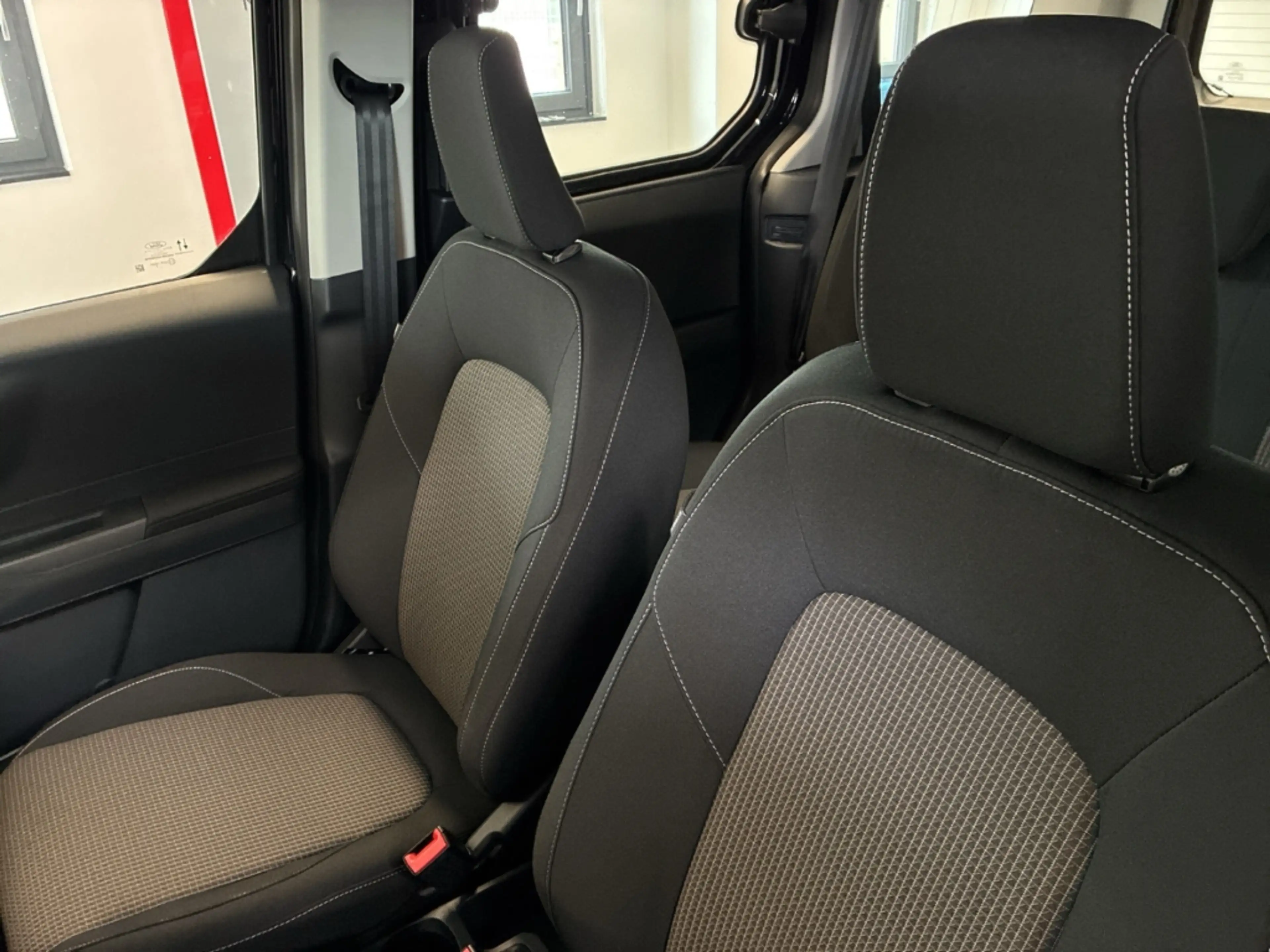 Ford Tourneo Courier 1.0 EcoBoost Trend 5J Gar. PDC SHZ Tempomat Klima — photo 10