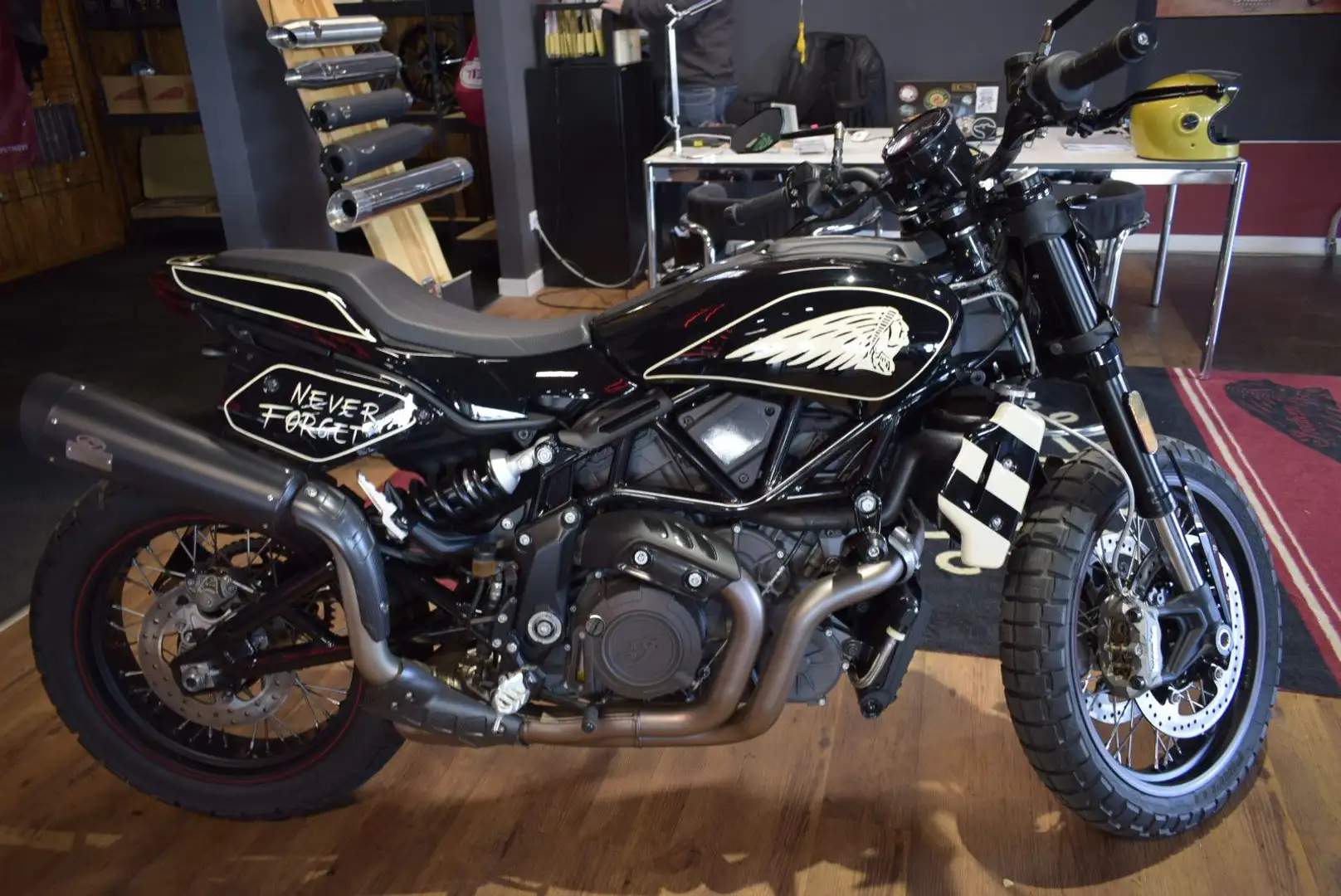 Indian FTR 1200 35kw/A2 Custom Rally Jekyll&Hyde Schwarz - 2