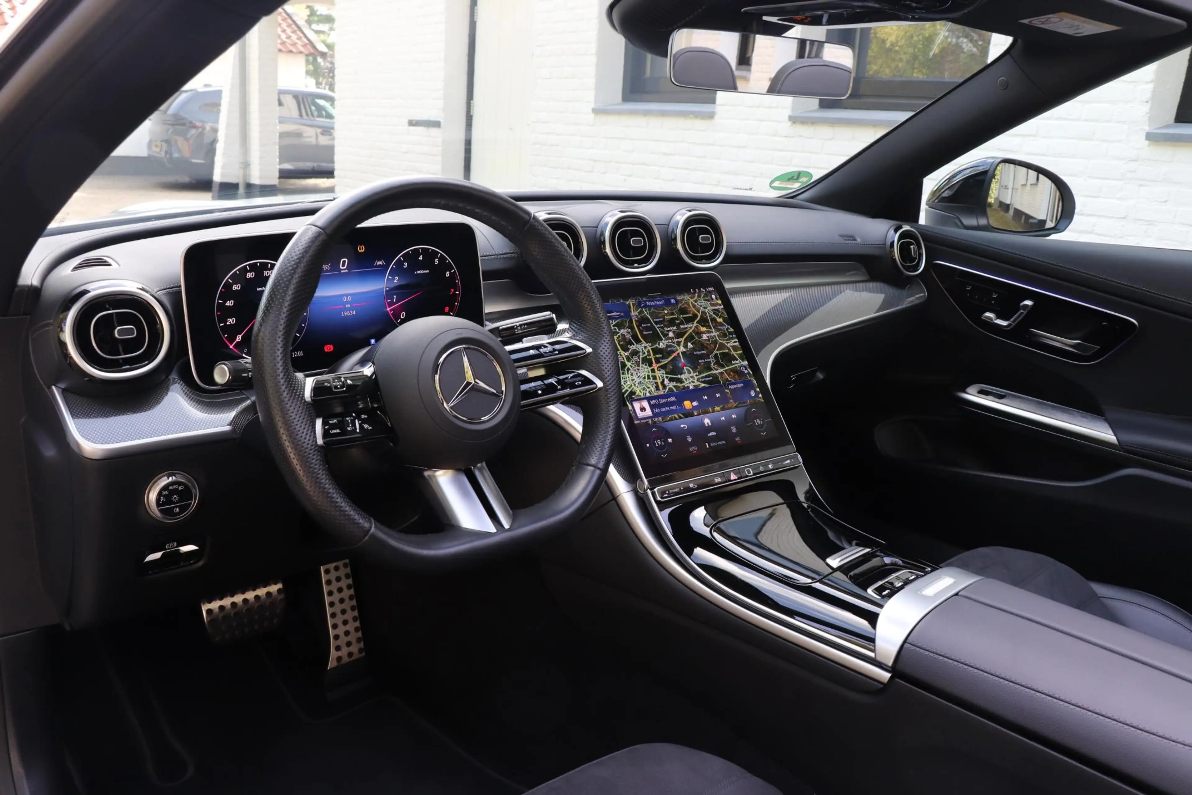 Mercedes-Benz CLE 180 Cabriolet AMG Line |Distronic — photo 11