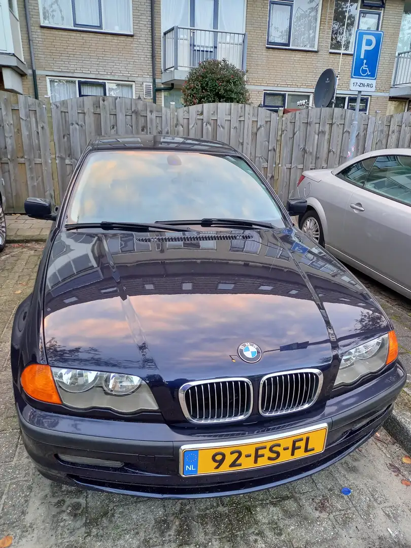 BMW 323 i Modrá - 1
