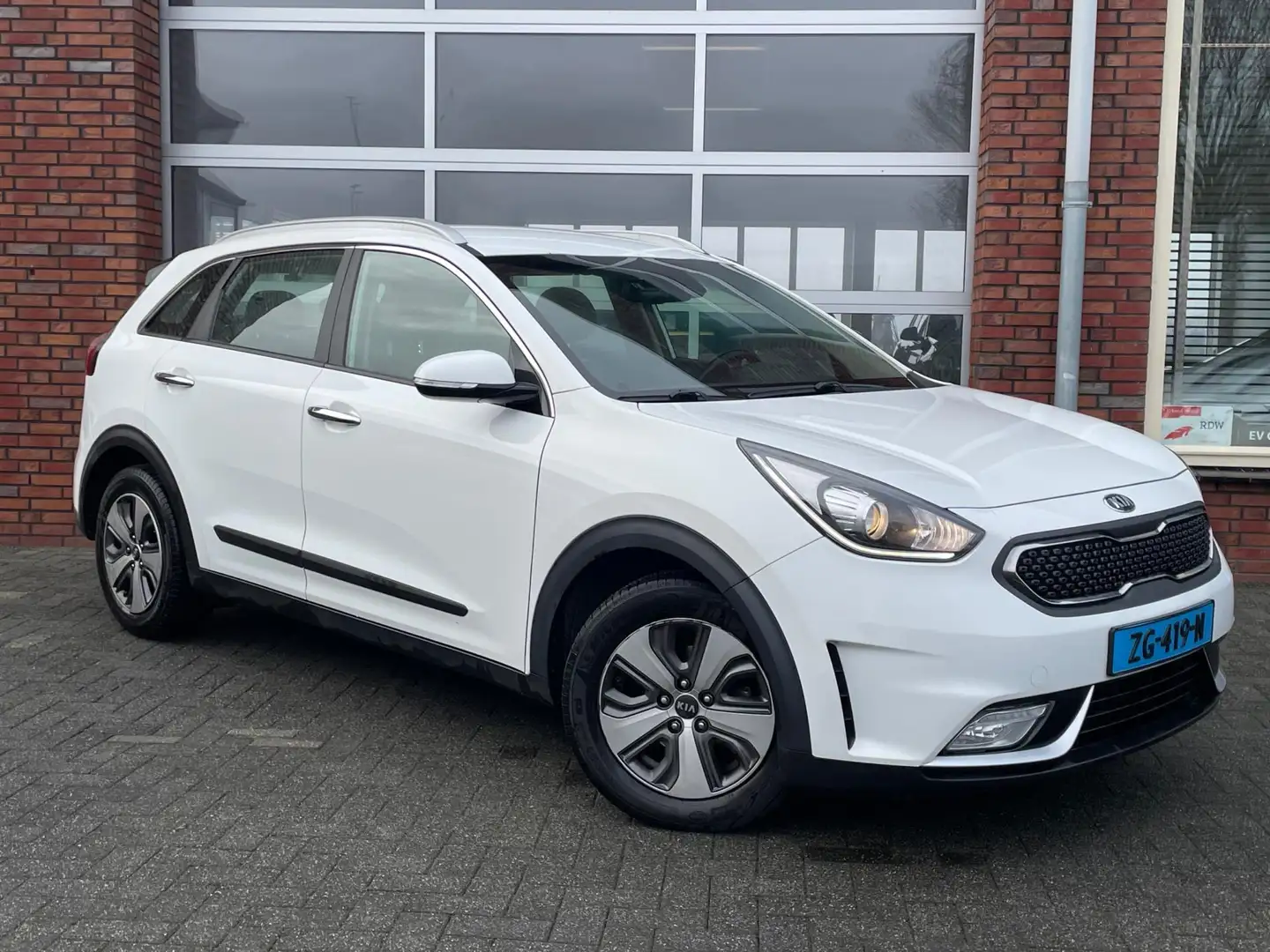 Kia Niro 1.6 GDi Hybrid DynamicLine | Exportprijs Netto | C Wit - 2