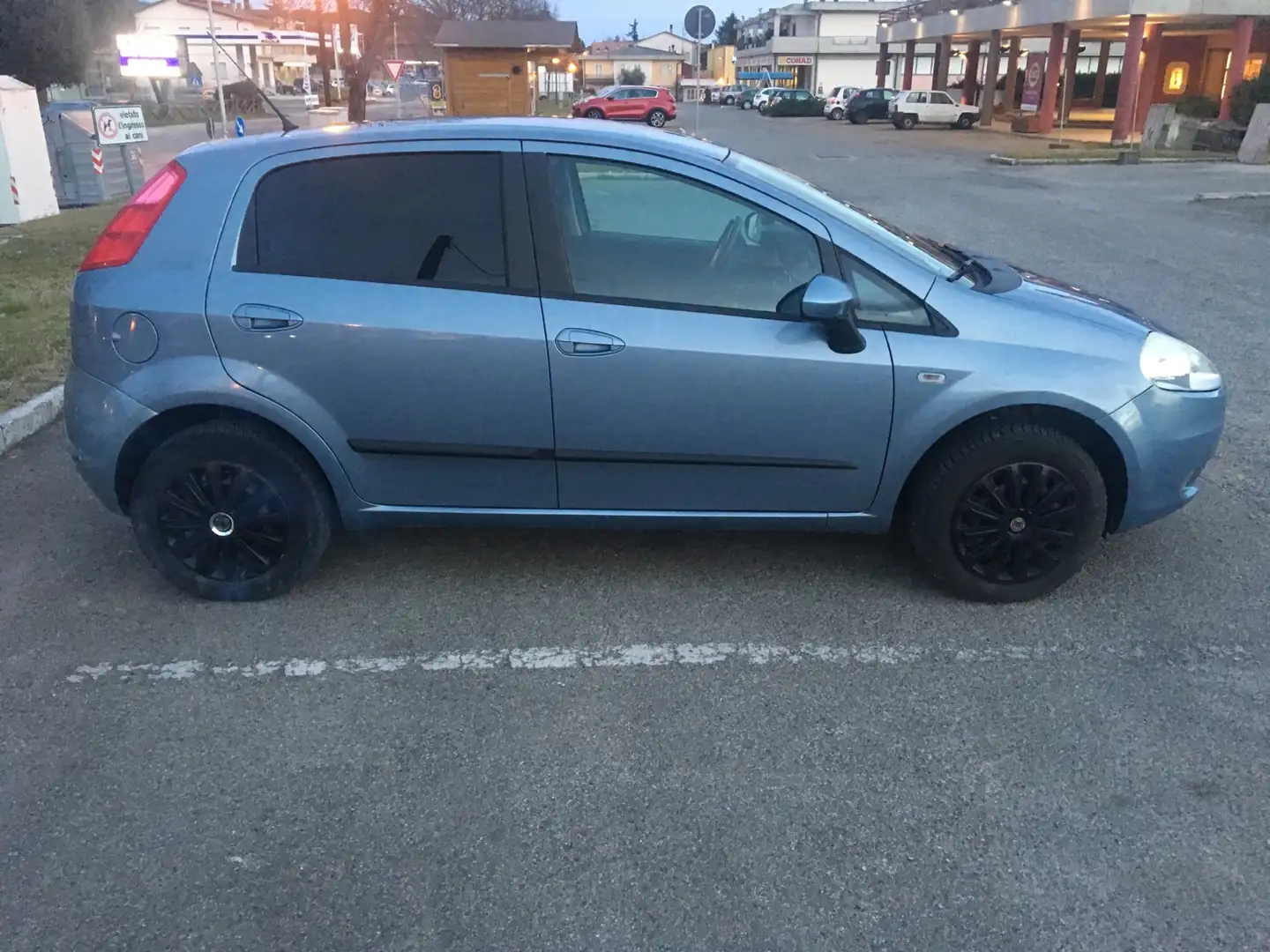 Fiat Grande Punto 5p 1.4 natural power Dynamic 77cv OK NEOPATENTATI - 2