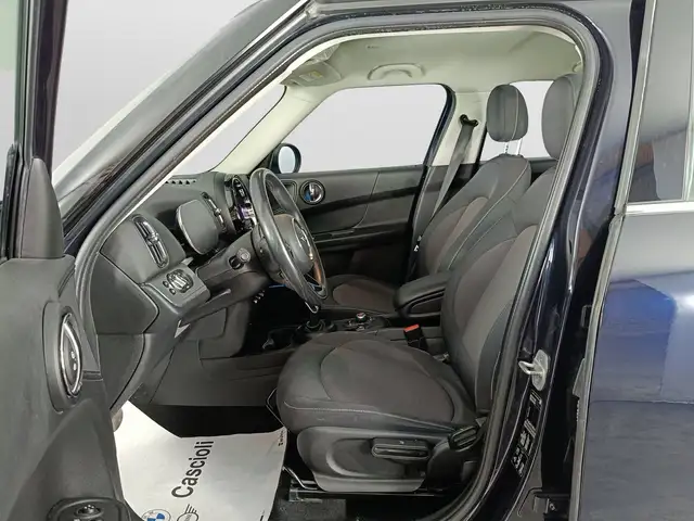 Mini Countryman view 8