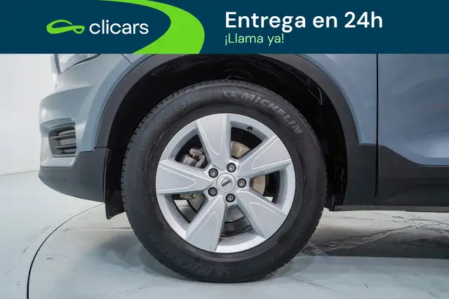 Volvo XC40 view 11