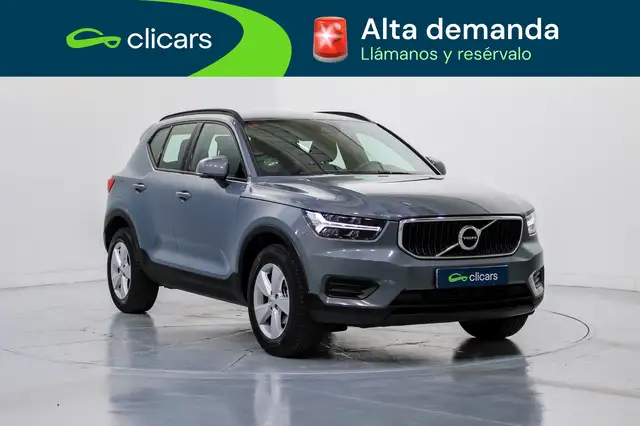 Volvo XC40 view 3