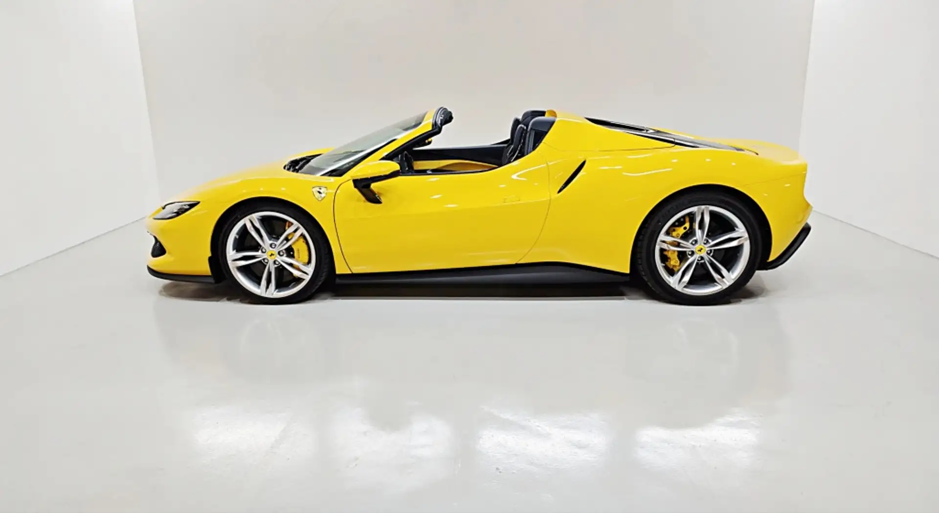 페라리 296 GTS 2026 노랑 사진 5