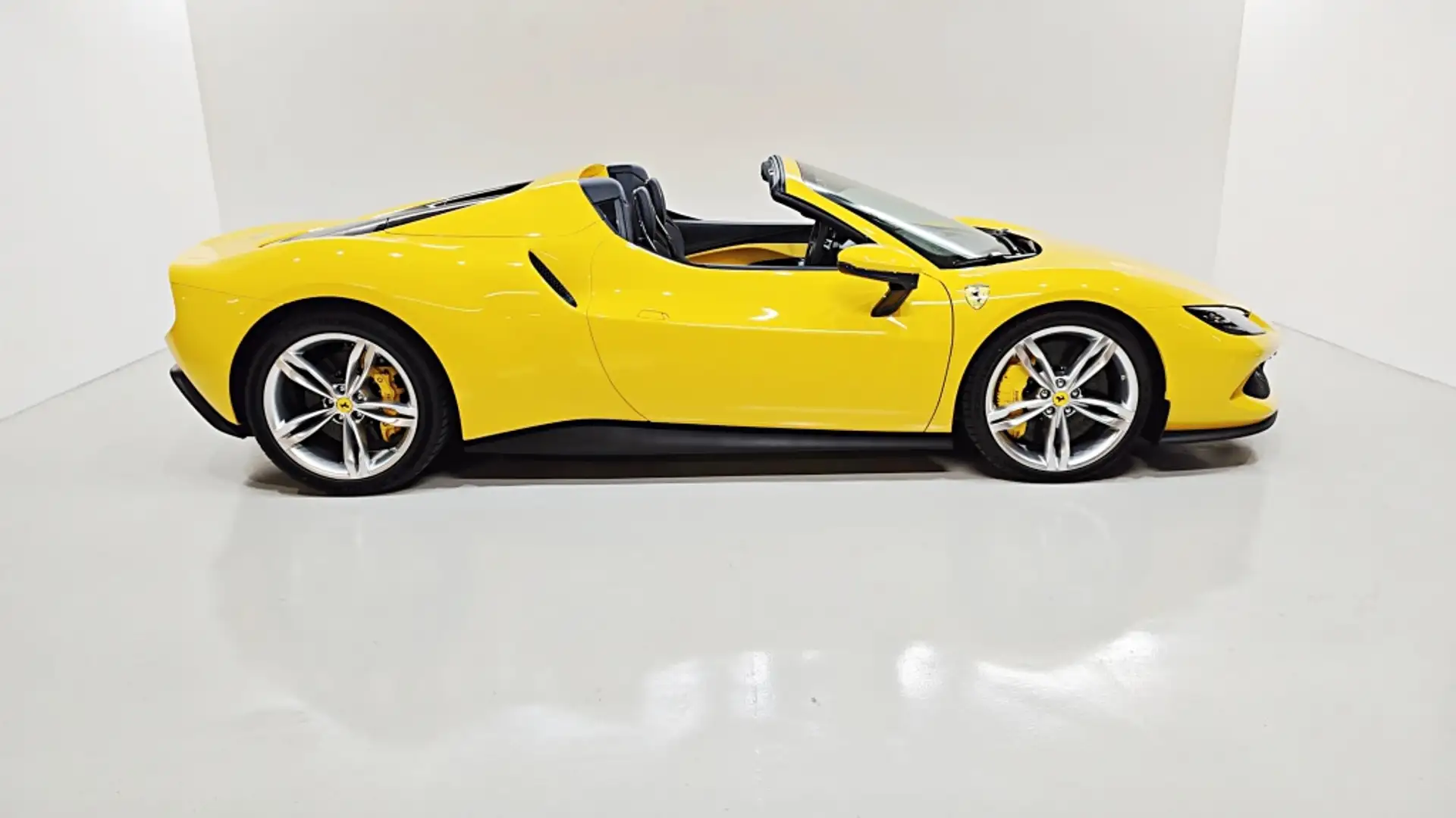 페라리 296 GTS 2026 노랑 사진 8