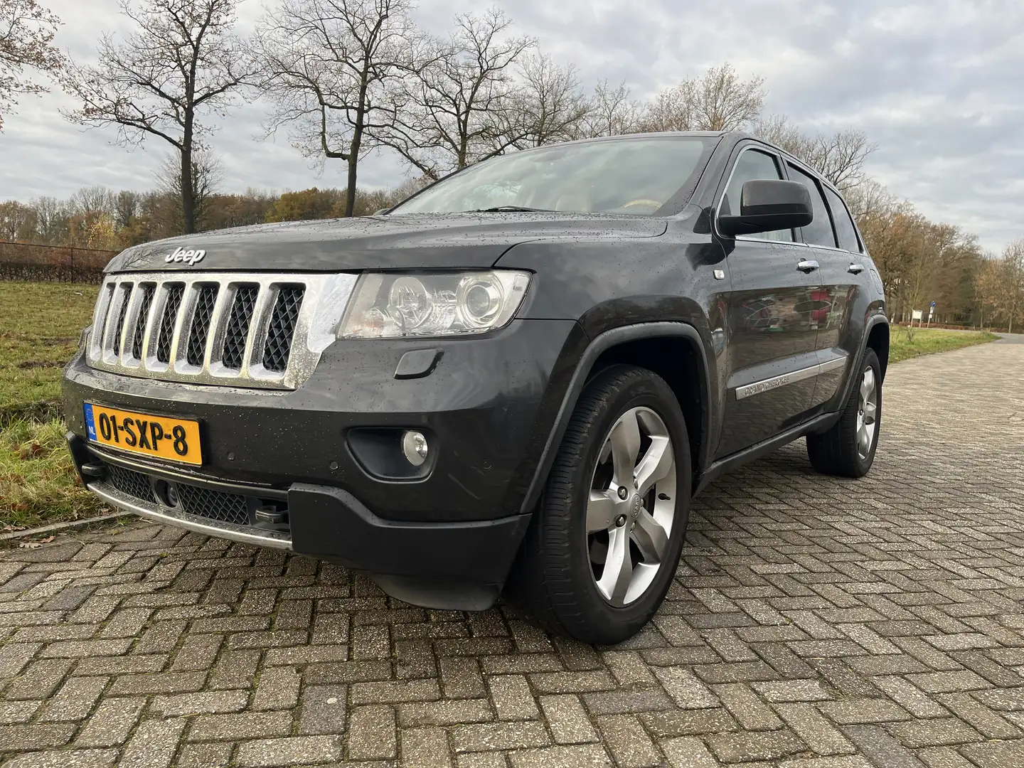 Jeep Grand Cherokee 3.6 Overland Grijs - 1