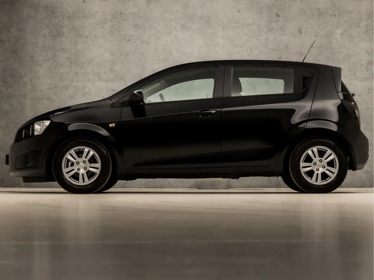 Chevrolet Aveo 1.2 LT (AIRCO, LM VELGEN, NAP, SPORTSTOELEN, CRUIS Zwart - 2