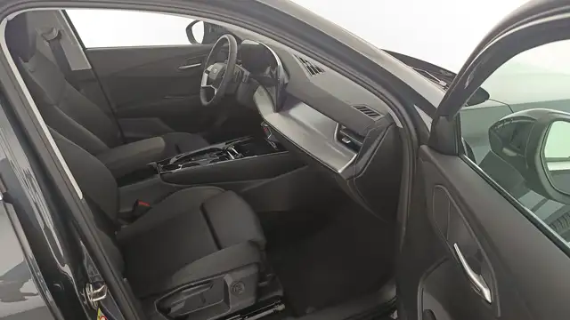 Audi Q3 view 10