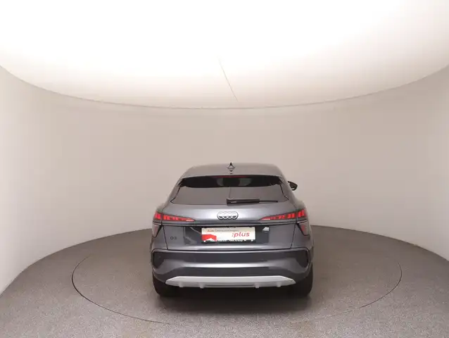 Audi Q3 view 6