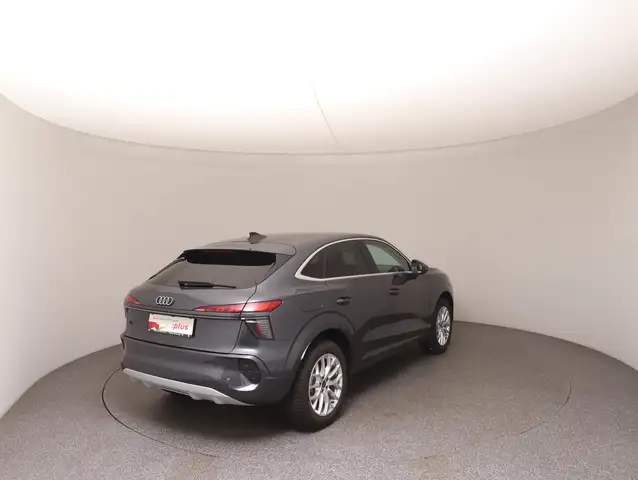 Audi Q3 view 4