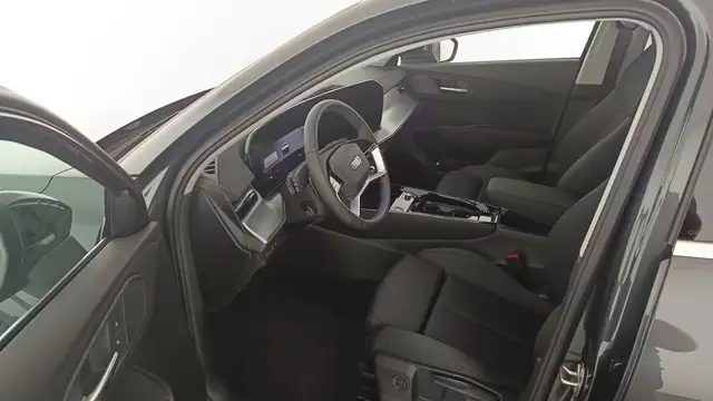 Audi Q3 view 9