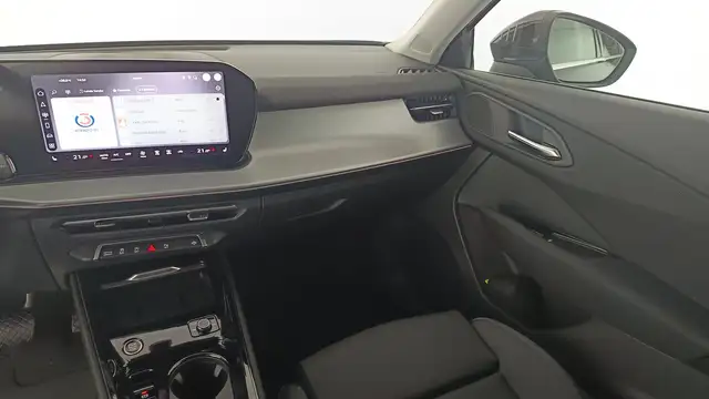 Audi Q3 view 13