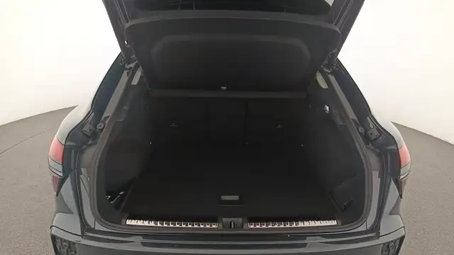 Audi Q3 view 7