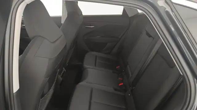 Audi Q3 view 11