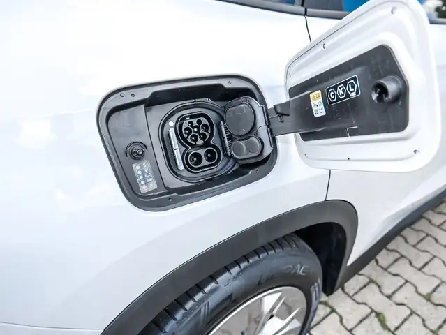 BMW iX1 view 24