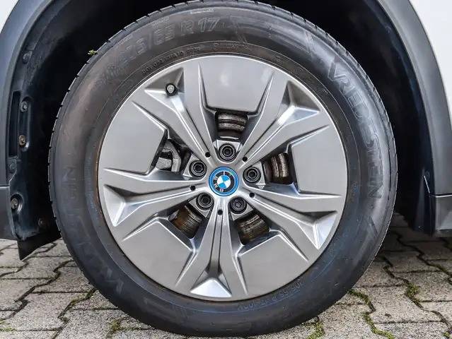 BMW iX1 view 4