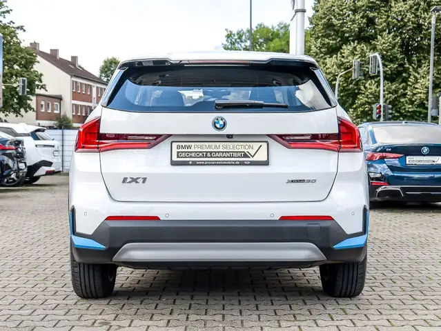 BMW iX1 view 12