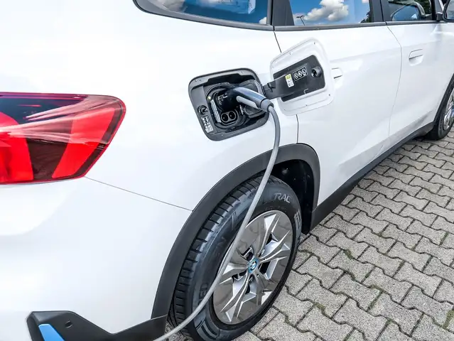 BMW iX1 view 25