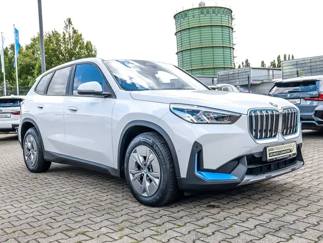 BMW iX1 view 6