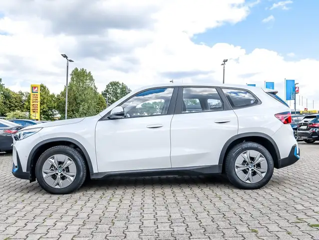 BMW iX1 view 10