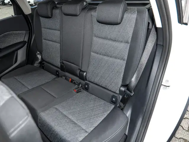 BMW iX1 view 18