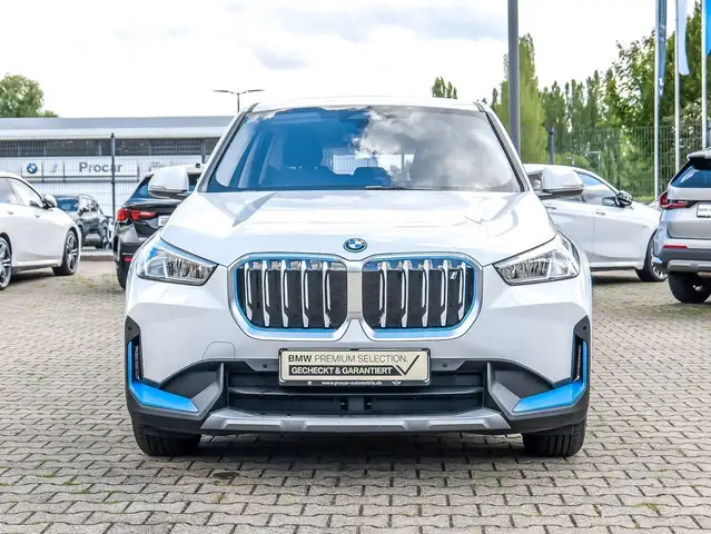 BMW iX1 view 9