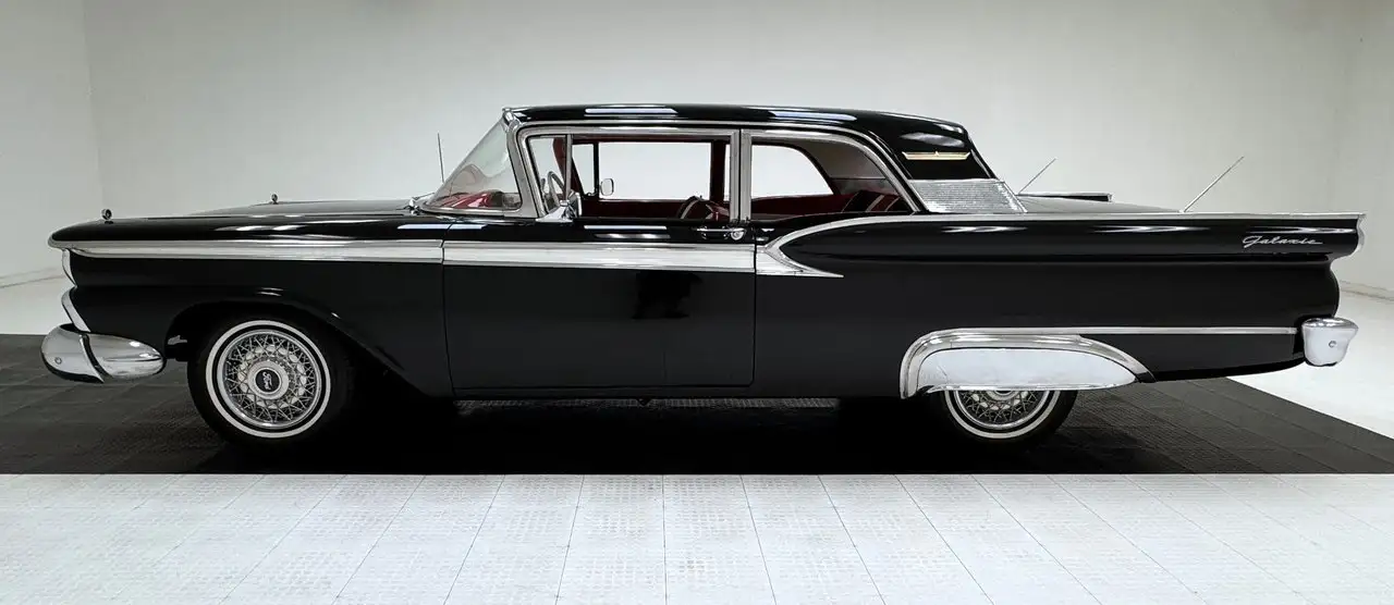Ford 500 2 Door Club Sedan, foto 2