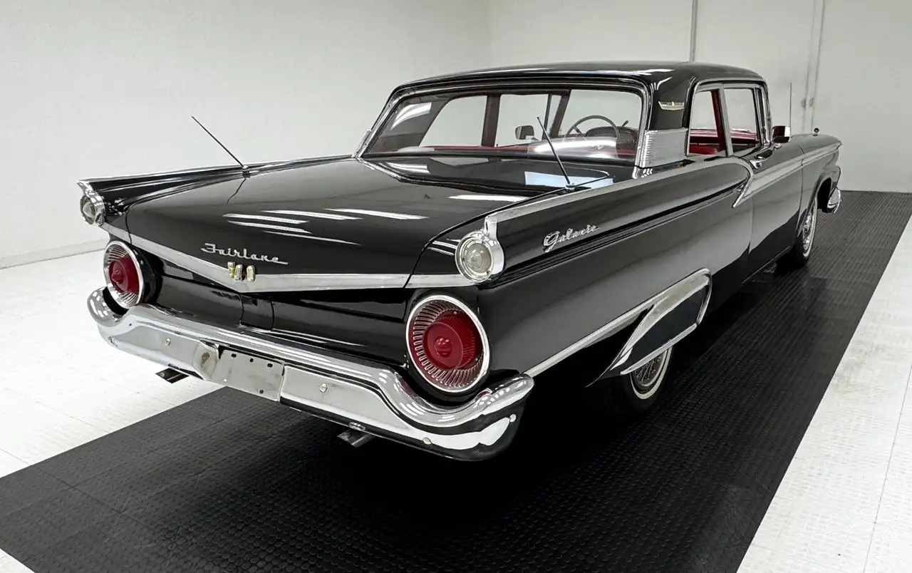 Ford 500 2 Door Club Sedan, foto 5