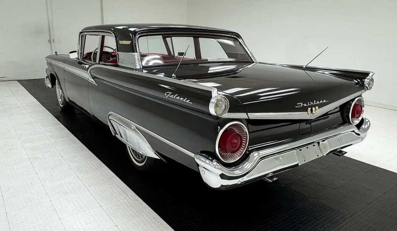 Ford 500 2 Door Club Sedan, foto 3